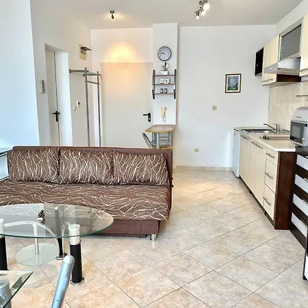 Апартамент Menada Sunset *